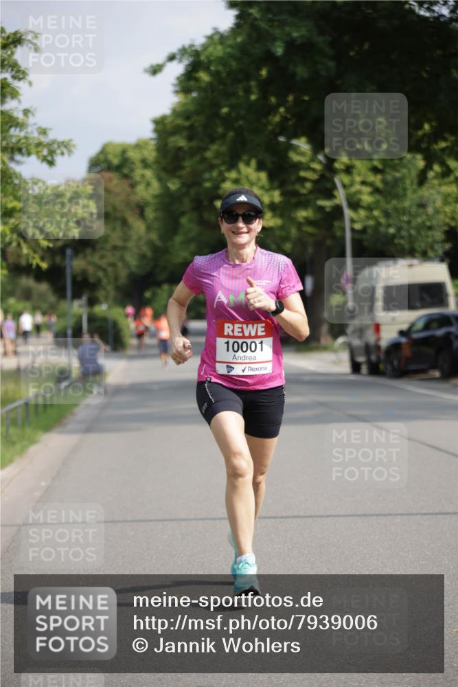 15.06.2025 - REWE Women's Run Jannik Wohlers http://msf.ph/oto/7939006 15.06.2025 08:44:24 Laufen 10001 meine-sportfotos.de