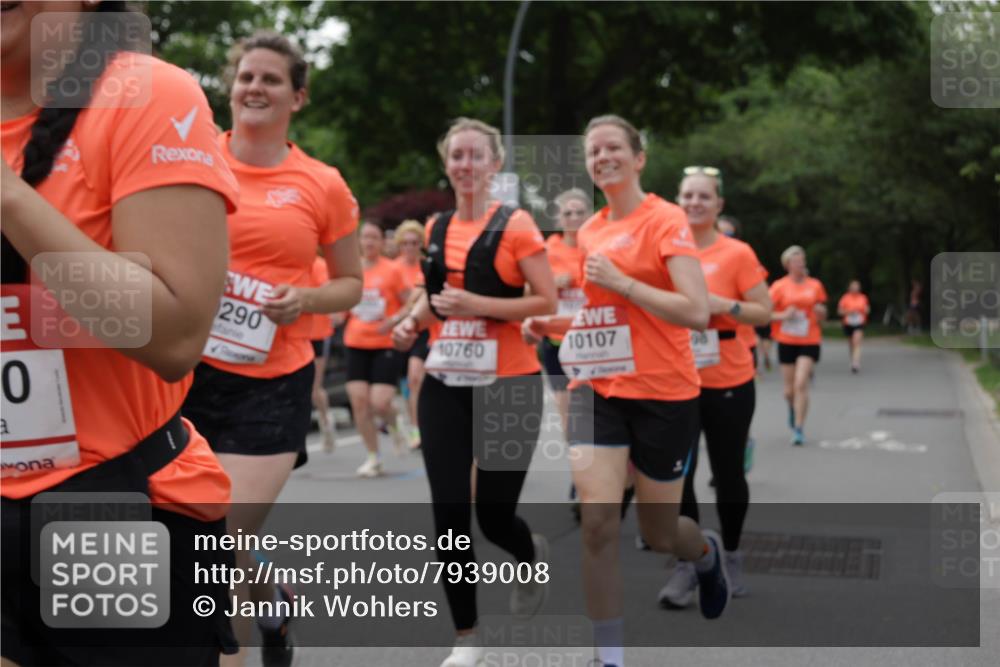 15.06.2025 - REWE Women's Run Jannik Wohlers http://msf.ph/oto/7939008 15.06.2025 08:27:22 Laufen 10760, 0, 290, 10107 meine-sportfotos.de