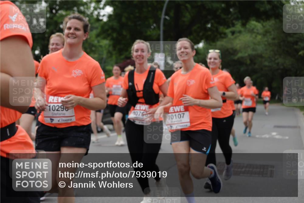 15.06.2025 - REWE Women's Run Jannik Wohlers http://msf.ph/oto/7939019 15.06.2025 08:27:22 Laufen 10296, 10107, 1076 meine-sportfotos.de