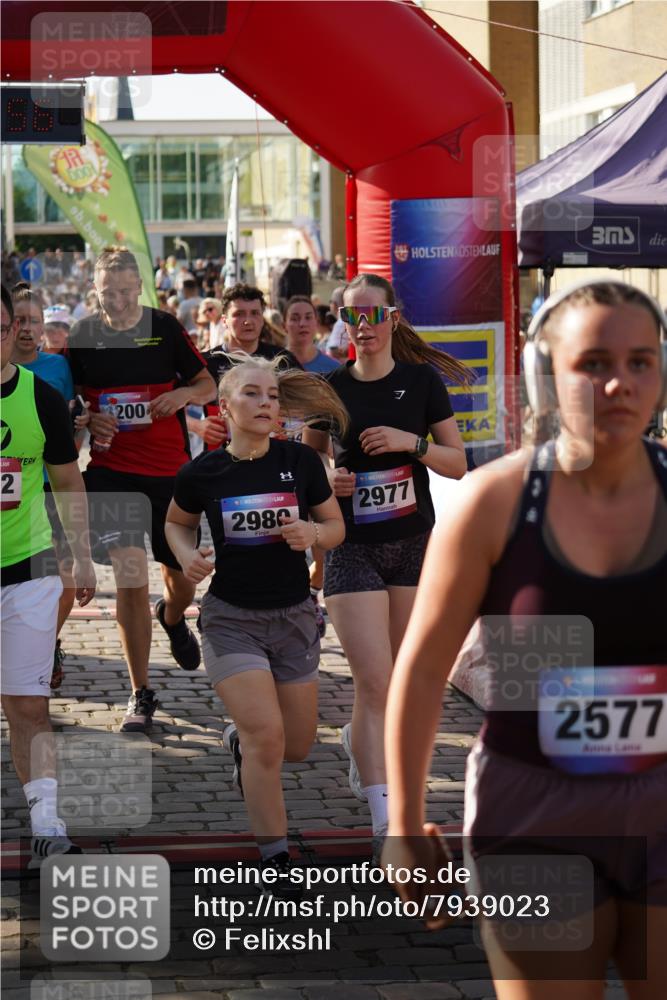 13.06.2025 - Holstenköstenlauf Felixshl http://msf.ph/oto/7939023 13.06.2025 18:05:58 Laufen 2102, 2206, 2445, 2659, 2954, 2963, 2977, 2980, 3200, 3207, 3266, 3572 meine-sportfotos.de