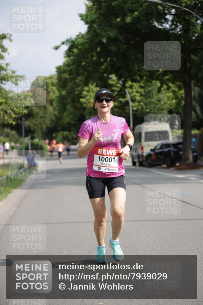 15.06.2025 - REWE Women's Run Jannik Wohlers http://msf.ph/oto/7939029 15.06.2025 08:44:24 Laufen 10001 meine-sportfotos.de