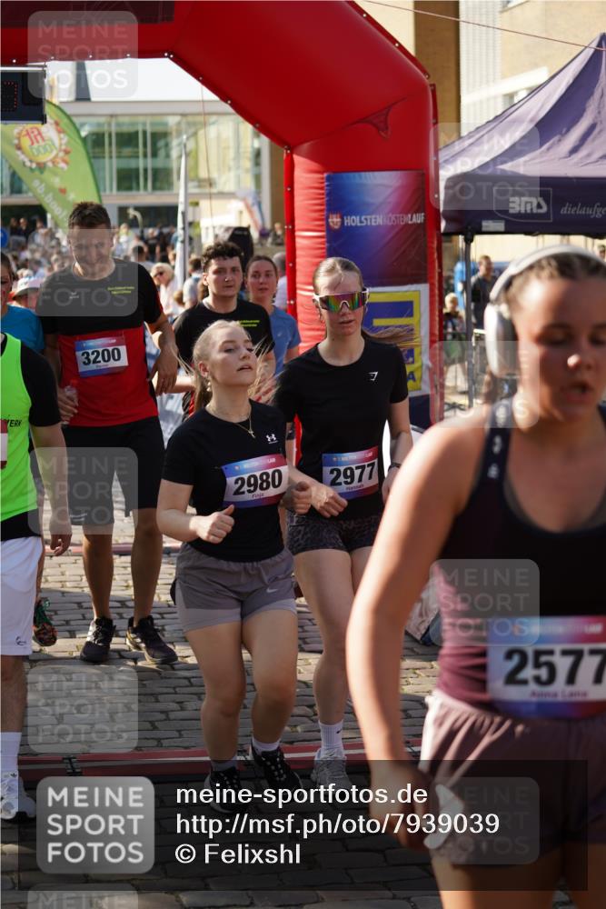 13.06.2025 - Holstenköstenlauf Felixshl http://msf.ph/oto/7939039 13.06.2025 18:05:58 Laufen 2102, 2206, 2445, 2659, 2954, 2963, 2977, 2980, 3200, 3207, 3266, 3572 meine-sportfotos.de