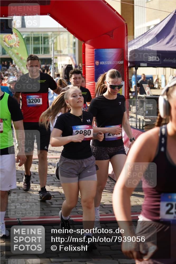 13.06.2025 - Holstenköstenlauf Felixshl http://msf.ph/oto/7939056 13.06.2025 18:05:58 Laufen 2102, 2206, 2445, 2659, 2954, 2963, 2977, 2980, 3200, 3207, 3266, 3572 meine-sportfotos.de