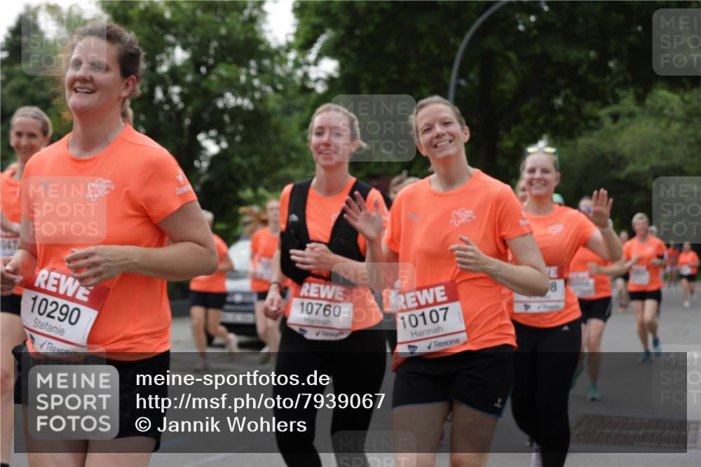 15.06.2025 - REWE Women's Run Jannik Wohlers http://msf.ph/oto/7939067 15.06.2025 08:27:23 Laufen 047, 10290, 10760, 10107, 8 meine-sportfotos.de