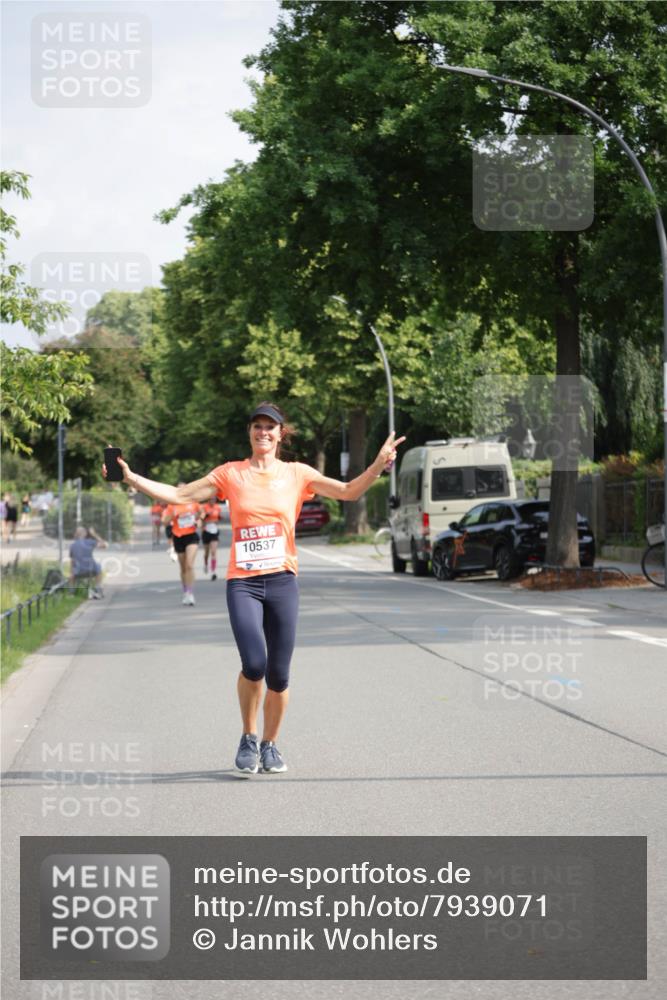 15.06.2025 - REWE Women's Run Jannik Wohlers http://msf.ph/oto/7939071 15.06.2025 08:44:37 Laufen 10537 meine-sportfotos.de
