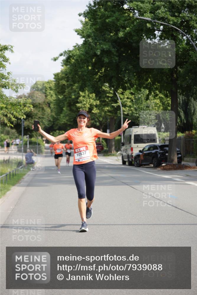 15.06.2025 - REWE Women's Run Jannik Wohlers http://msf.ph/oto/7939088 15.06.2025 08:44:37 Laufen 10537 meine-sportfotos.de