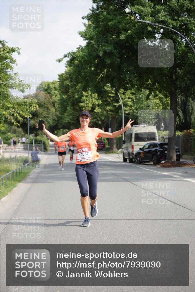 15.06.2025 - REWE Women's Run Jannik Wohlers http://msf.ph/oto/7939090 15.06.2025 08:44:37 Laufen 10537 meine-sportfotos.de