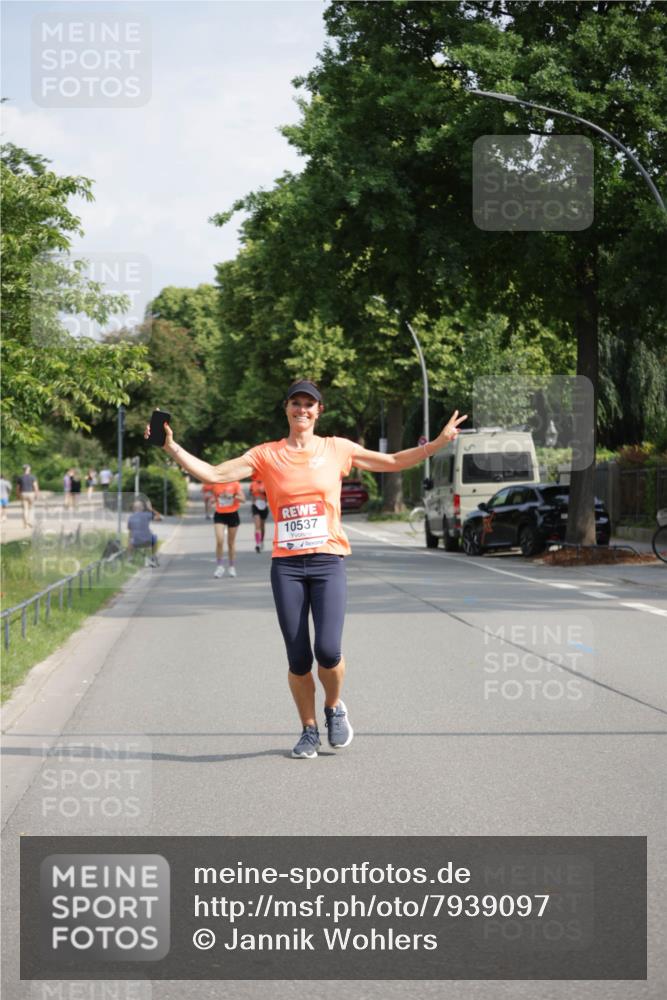 15.06.2025 - REWE Women's Run Jannik Wohlers http://msf.ph/oto/7939097 15.06.2025 08:44:37 Laufen 10537 meine-sportfotos.de