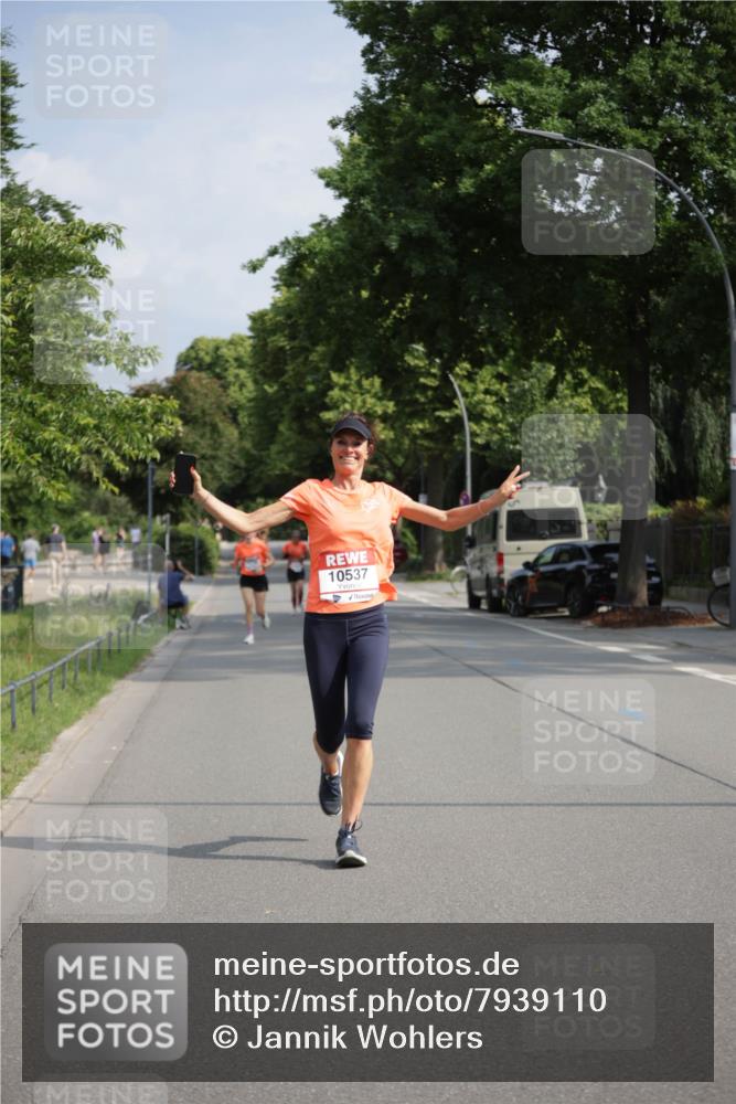 15.06.2025 - REWE Women's Run Jannik Wohlers http://msf.ph/oto/7939110 15.06.2025 08:44:38 Laufen 10537 meine-sportfotos.de