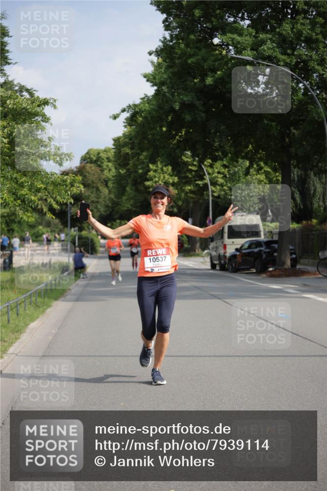 15.06.2025 - REWE Women's Run Jannik Wohlers http://msf.ph/oto/7939114 15.06.2025 08:44:38 Laufen 10537 meine-sportfotos.de