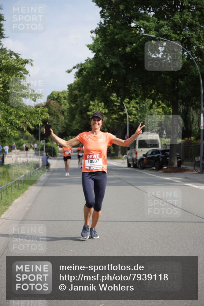 15.06.2025 - REWE Women's Run Jannik Wohlers http://msf.ph/oto/7939118 15.06.2025 08:44:38 Laufen 10537 meine-sportfotos.de