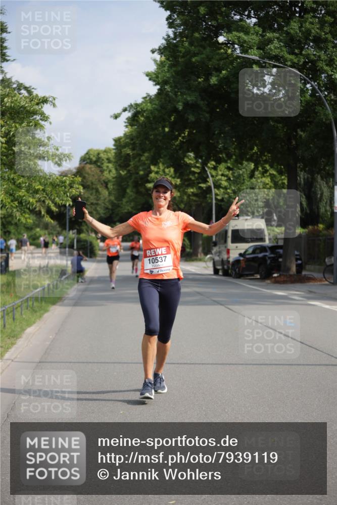 15.06.2025 - REWE Women's Run Jannik Wohlers http://msf.ph/oto/7939119 15.06.2025 08:44:38 Laufen 10537 meine-sportfotos.de