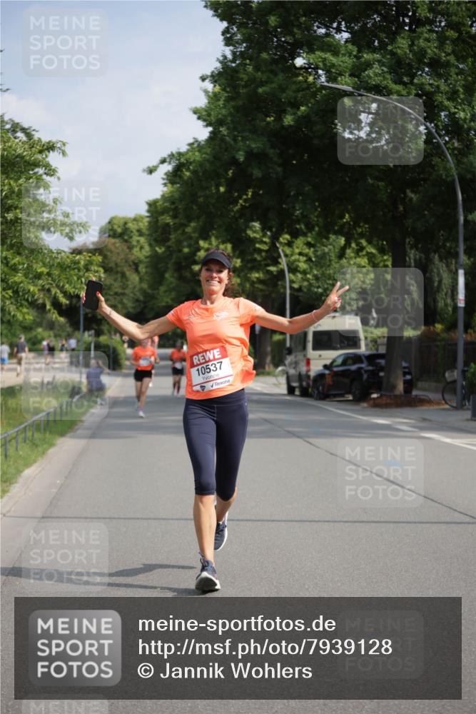 15.06.2025 - REWE Women's Run Jannik Wohlers http://msf.ph/oto/7939128 15.06.2025 08:44:38 Laufen 10537 meine-sportfotos.de