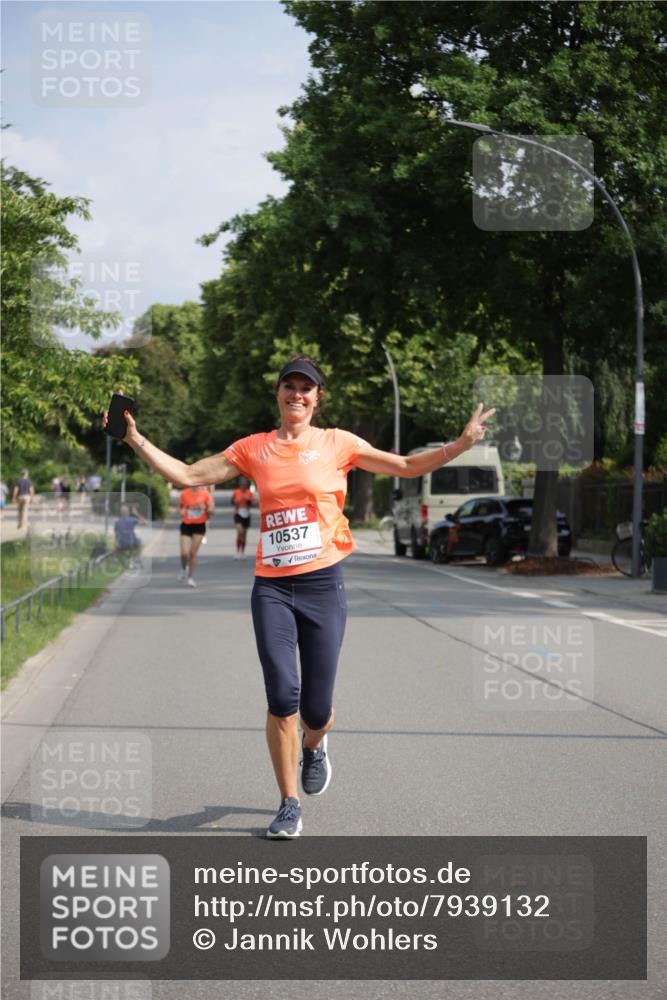 15.06.2025 - REWE Women's Run Jannik Wohlers http://msf.ph/oto/7939132 15.06.2025 08:44:38 Laufen 10537 meine-sportfotos.de