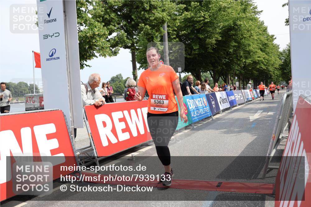 15.06.2025 - REWE Women's Run Strokosch-Dieckow http://msf.ph/oto/7939133 15.06.2025 11:14:05 Ziel 5363 meine-sportfotos.de
