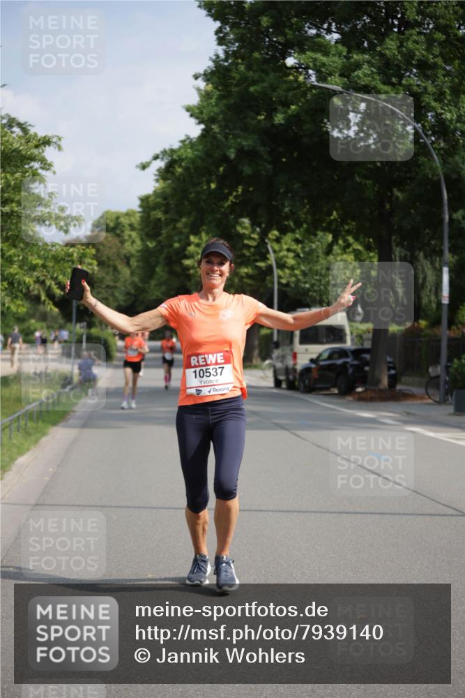 15.06.2025 - REWE Women's Run Jannik Wohlers http://msf.ph/oto/7939140 15.06.2025 08:44:38 Laufen 10537 meine-sportfotos.de