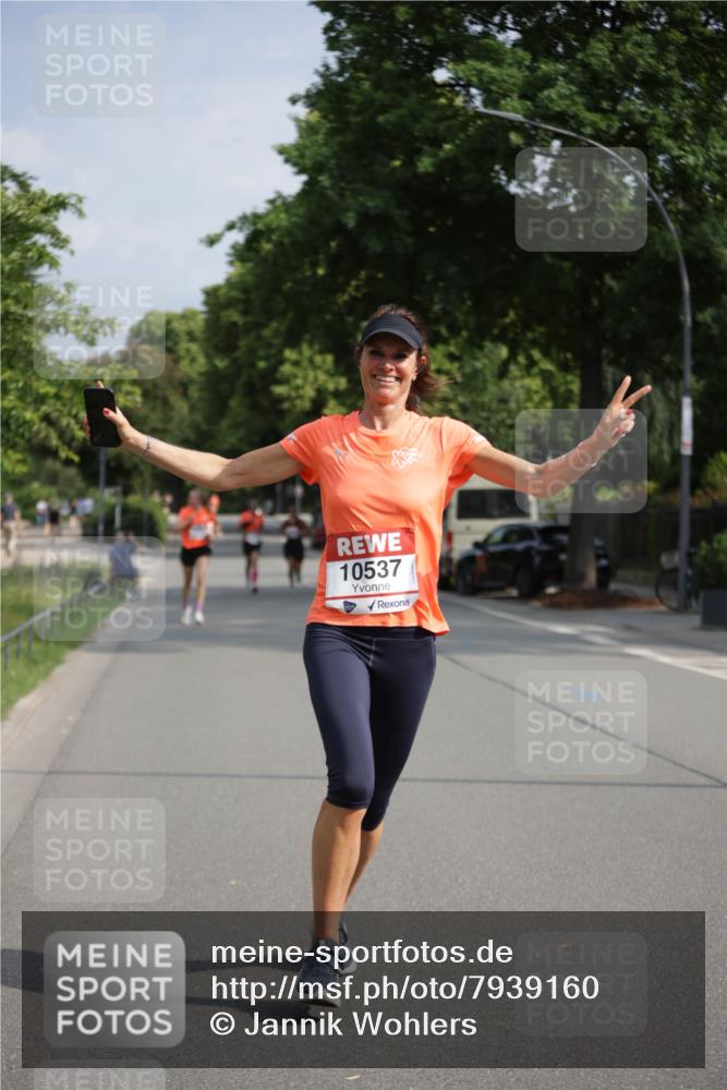 15.06.2025 - REWE Women's Run Jannik Wohlers http://msf.ph/oto/7939160 15.06.2025 08:44:38 Laufen 10537 meine-sportfotos.de