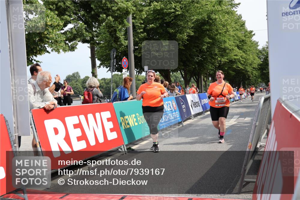 15.06.2025 - REWE Women's Run Strokosch-Dieckow http://msf.ph/oto/7939167 15.06.2025 11:14:14 Ziel 5330, 5466 meine-sportfotos.de