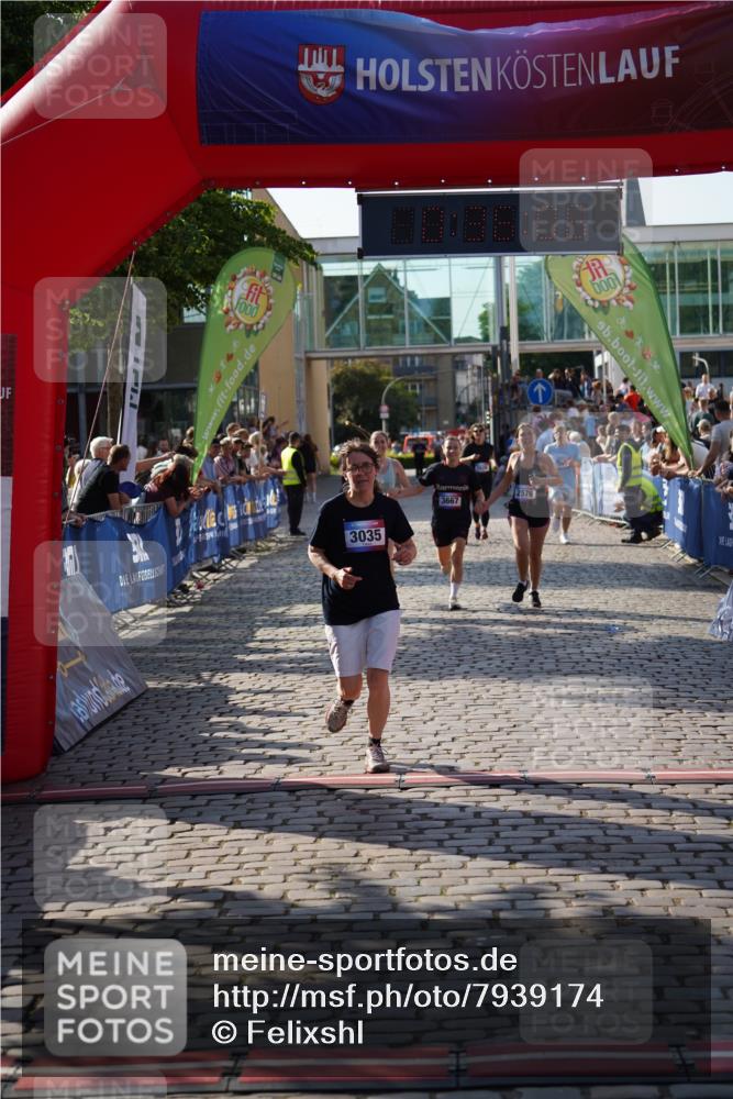 13.06.2025 - Holstenköstenlauf Felixshl http://msf.ph/oto/7939174 13.06.2025 18:06:07 Laufen 2576, 2915, 2954, 3035, 3661, 3667 meine-sportfotos.de