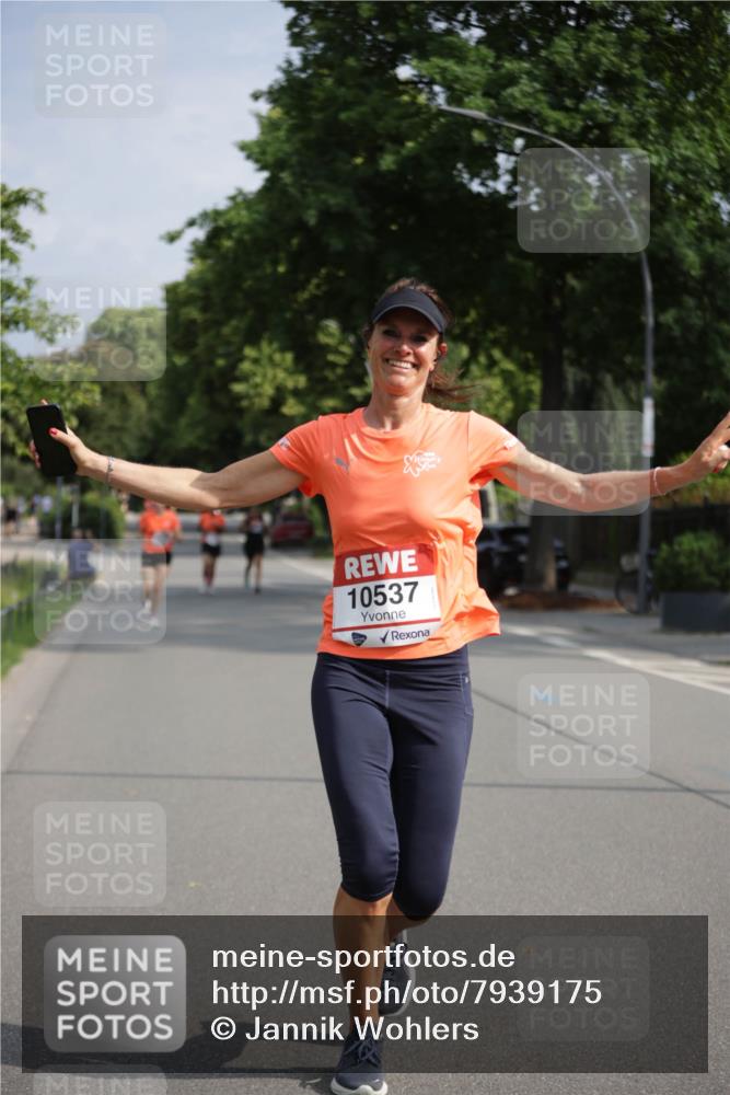 15.06.2025 - REWE Women's Run Jannik Wohlers http://msf.ph/oto/7939175 15.06.2025 08:44:39 Laufen 10537 meine-sportfotos.de