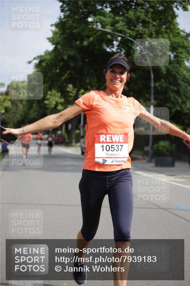 15.06.2025 - REWE Women's Run Jannik Wohlers http://msf.ph/oto/7939183 15.06.2025 08:44:39 Laufen 10537 meine-sportfotos.de