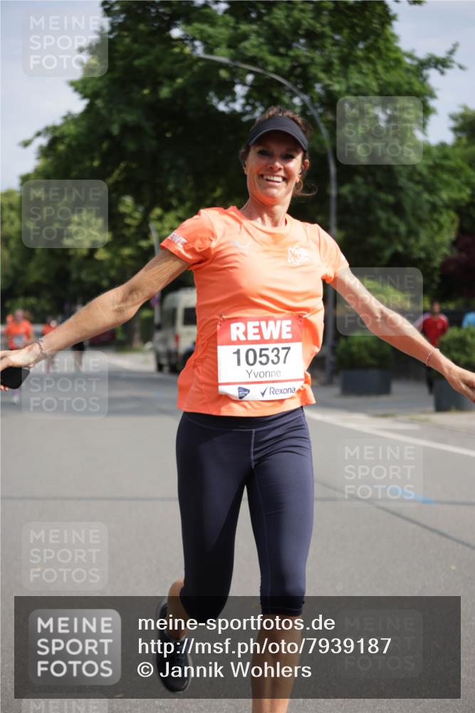 15.06.2025 - REWE Women's Run Jannik Wohlers http://msf.ph/oto/7939187 15.06.2025 08:44:39 Laufen 10537 meine-sportfotos.de