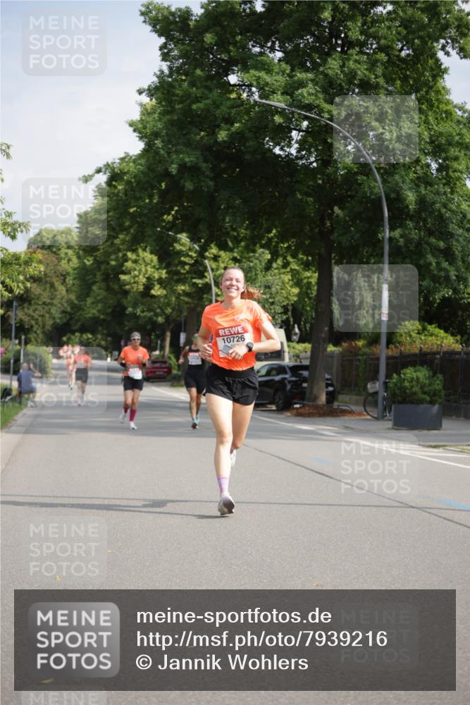 15.06.2025 - REWE Women's Run Jannik Wohlers http://msf.ph/oto/7939216 15.06.2025 08:44:44 Laufen 0726 meine-sportfotos.de