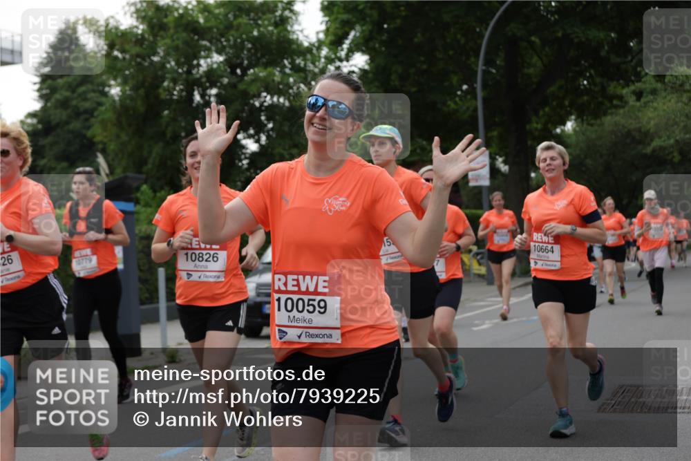 15.06.2025 - REWE Women's Run Jannik Wohlers http://msf.ph/oto/7939225 15.06.2025 08:27:25 Laufen 26, 12779, 10826, 10059, 10664 meine-sportfotos.de