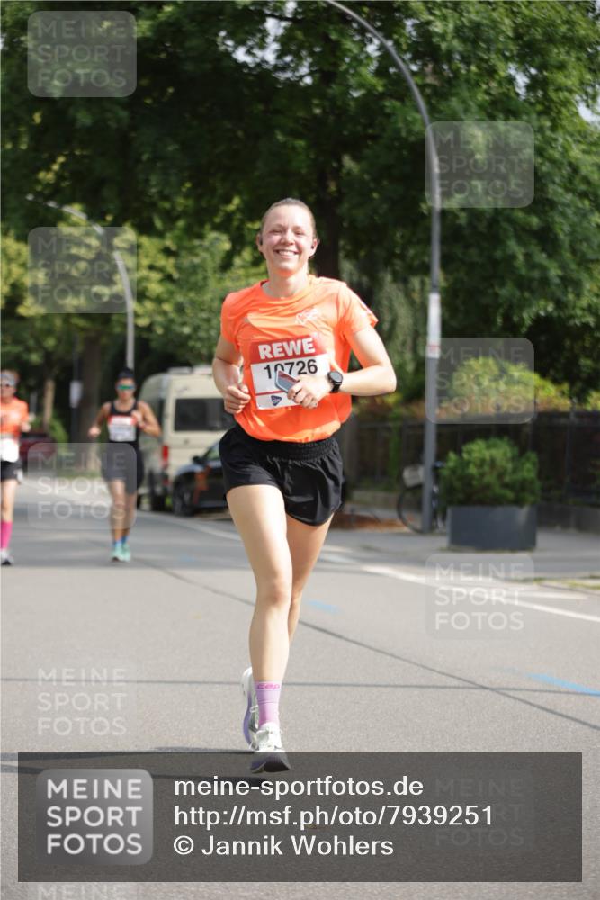 15.06.2025 - REWE Women's Run Jannik Wohlers http://msf.ph/oto/7939251 15.06.2025 08:44:44 Laufen 12726 meine-sportfotos.de
