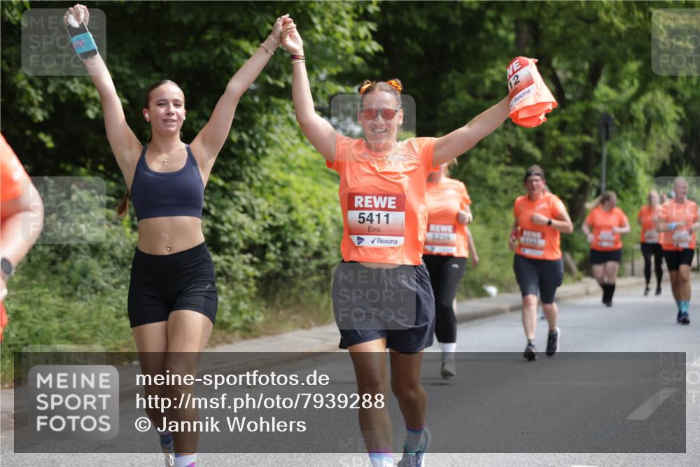 15.06.2025 - REWE Women's Run Jannik Wohlers http://msf.ph/oto/7939288 15.06.2025 10:14:42 Laufen 5411, 5239, 12 meine-sportfotos.de