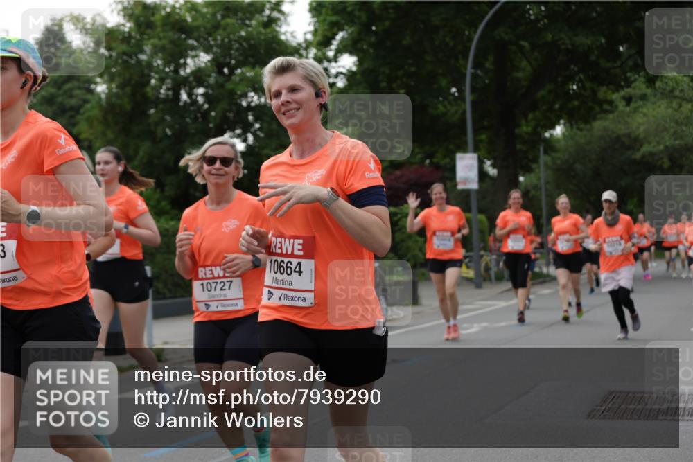 15.06.2025 - REWE Women's Run Jannik Wohlers http://msf.ph/oto/7939290 15.06.2025 08:27:27 Laufen 3, 10727, 10664 meine-sportfotos.de