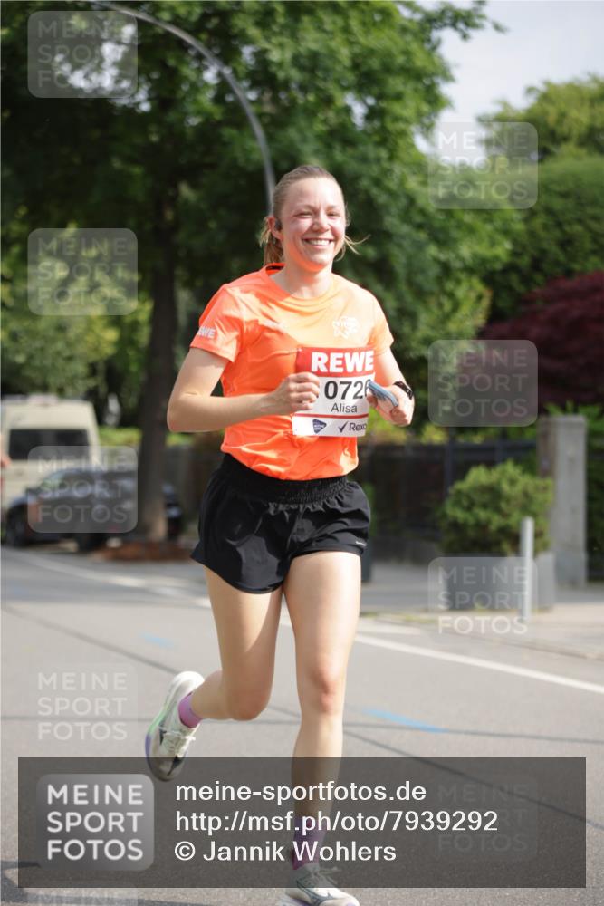 15.06.2025 - REWE Women's Run Jannik Wohlers http://msf.ph/oto/7939292 15.06.2025 08:44:45 Laufen 0726 meine-sportfotos.de