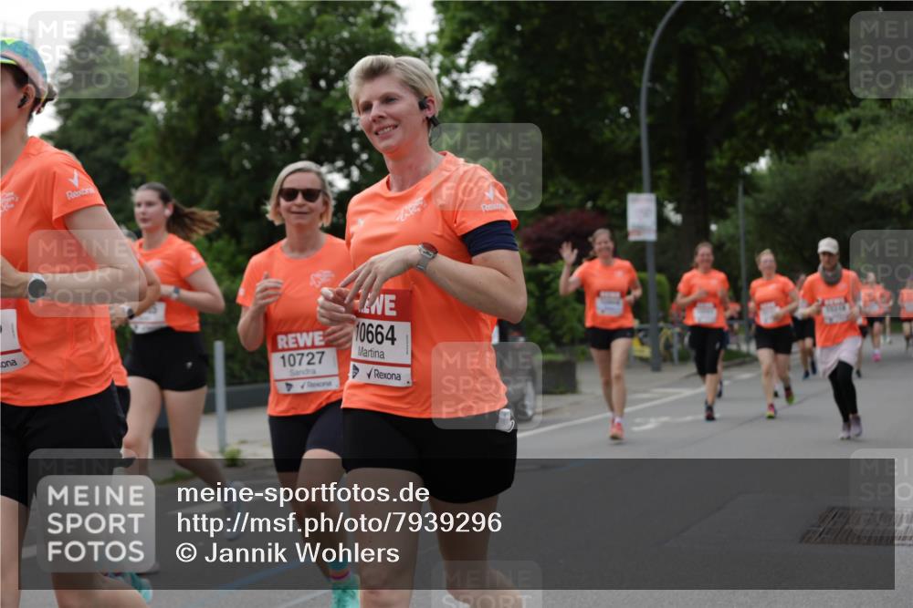 15.06.2025 - REWE Women's Run Jannik Wohlers http://msf.ph/oto/7939296 15.06.2025 08:27:27 Laufen 10727, 10664 meine-sportfotos.de