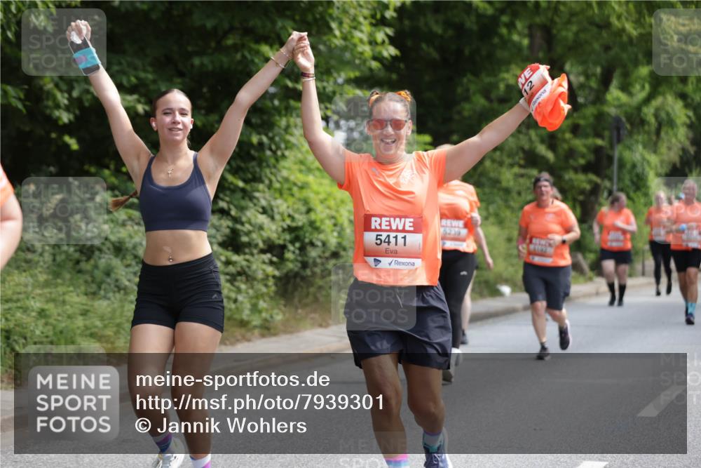 15.06.2025 - REWE Women's Run Jannik Wohlers http://msf.ph/oto/7939301 15.06.2025 10:14:42 Laufen 5411, 5239 meine-sportfotos.de