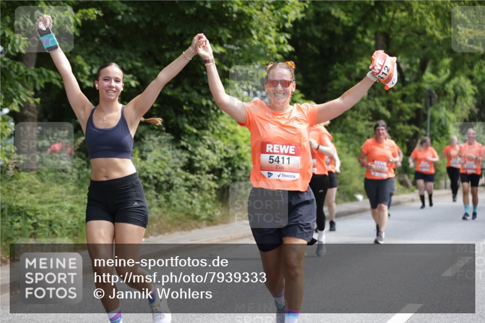 15.06.2025 - REWE Women's Run Jannik Wohlers http://msf.ph/oto/7939333 15.06.2025 10:14:42 Laufen 5411, 412 meine-sportfotos.de