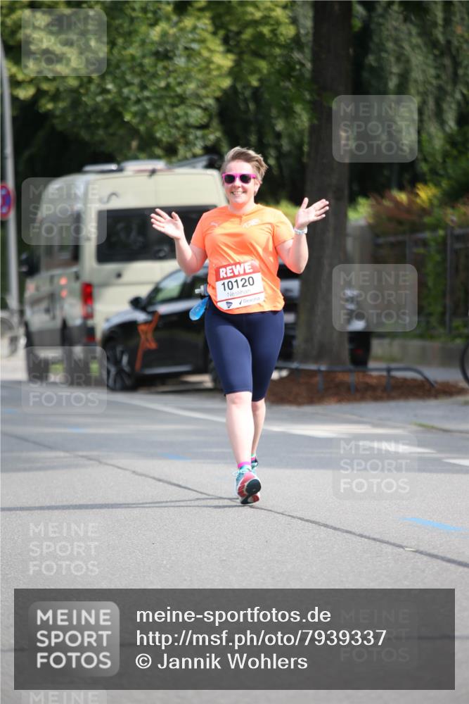 15.06.2025 - REWE Women's Run Jannik Wohlers http://msf.ph/oto/7939337 15.06.2025 09:57:32 Laufen 10120 meine-sportfotos.de