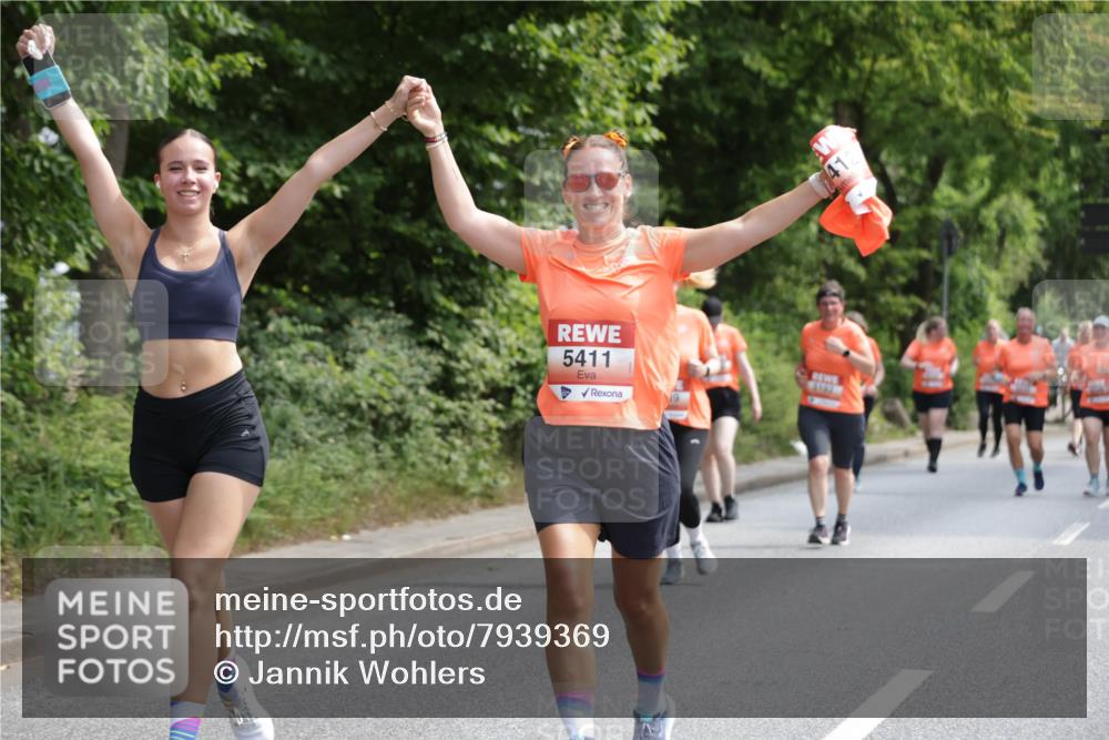 15.06.2025 - REWE Women's Run Jannik Wohlers http://msf.ph/oto/7939369 15.06.2025 10:14:42 Laufen 5411 meine-sportfotos.de