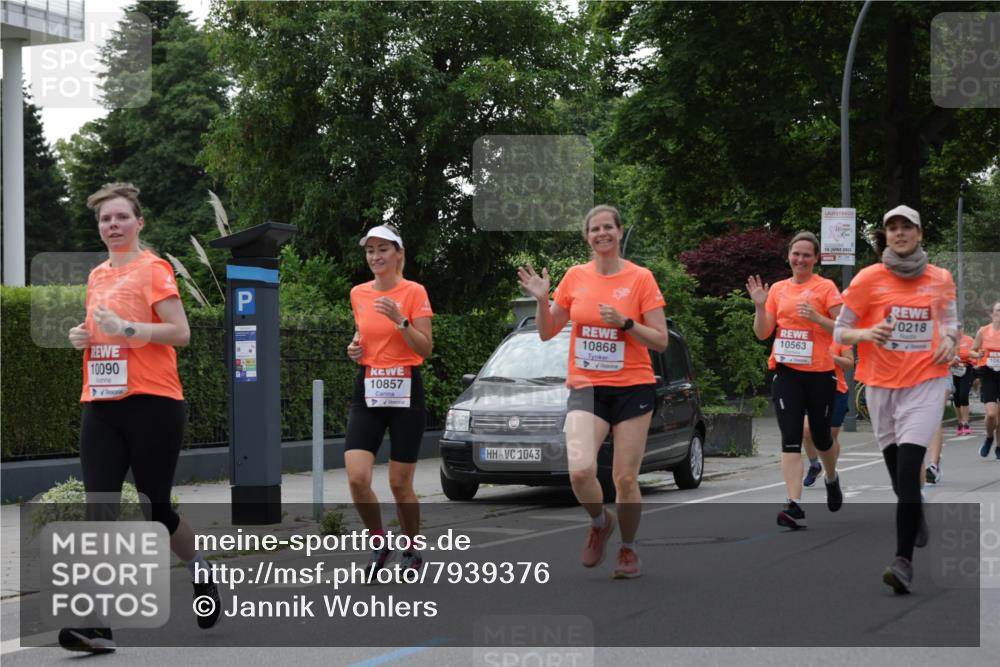 15.06.2025 - REWE Women's Run Jannik Wohlers http://msf.ph/oto/7939376 15.06.2025 08:27:29 Laufen 10090, 10857, 1043, 10868, 15, 2025, 10563, 0218, 105 meine-sportfotos.de