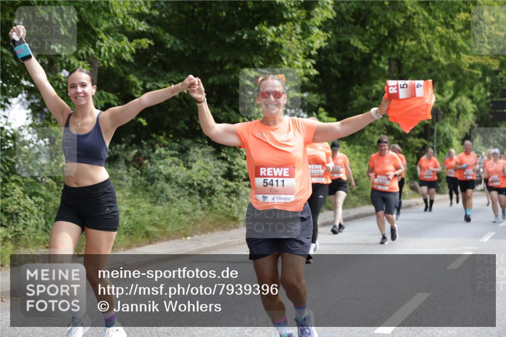 15.06.2025 - REWE Women's Run Jannik Wohlers http://msf.ph/oto/7939396 15.06.2025 10:14:42 Laufen 5411, 5239, 5 meine-sportfotos.de