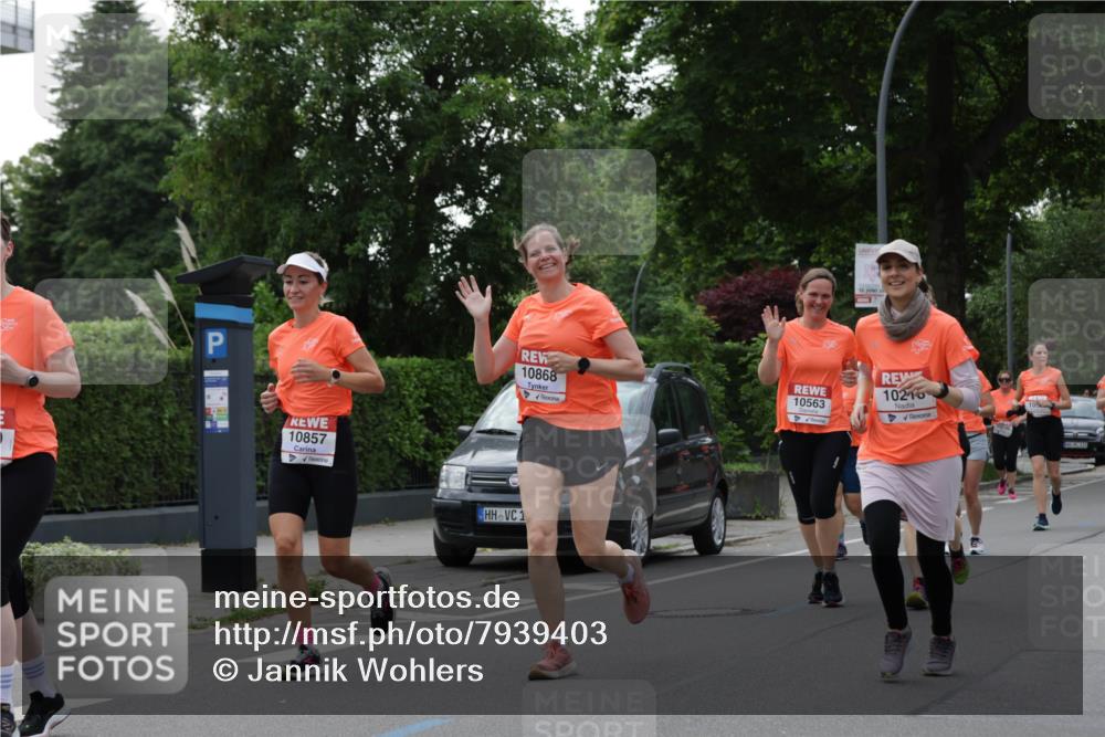 15.06.2025 - REWE Women's Run Jannik Wohlers http://msf.ph/oto/7939403 15.06.2025 08:27:29 Laufen 10857, 10868, 10563, 10216, 10, 1 meine-sportfotos.de