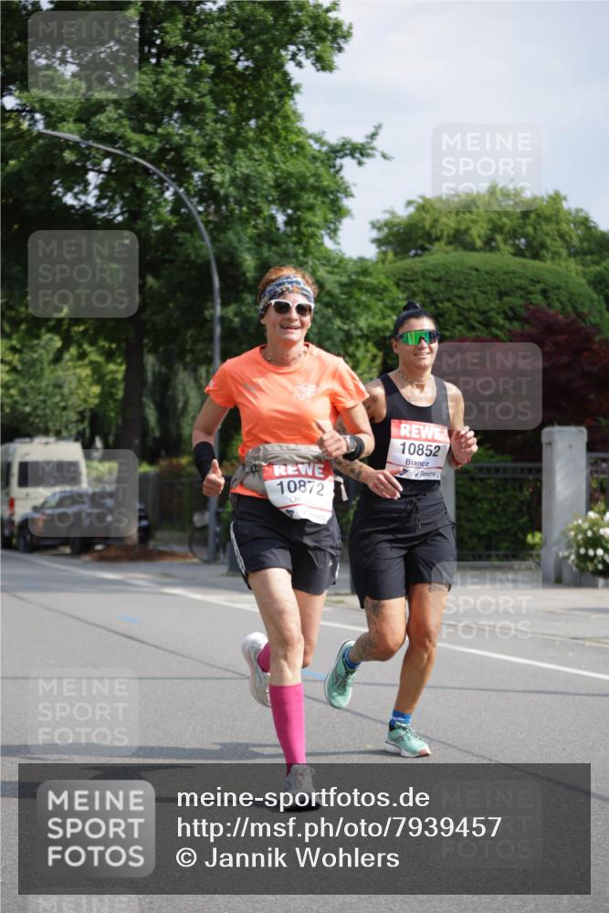 15.06.2025 - REWE Women's Run Jannik Wohlers http://msf.ph/oto/7939457 15.06.2025 08:44:49 Laufen 10872, 10852 meine-sportfotos.de
