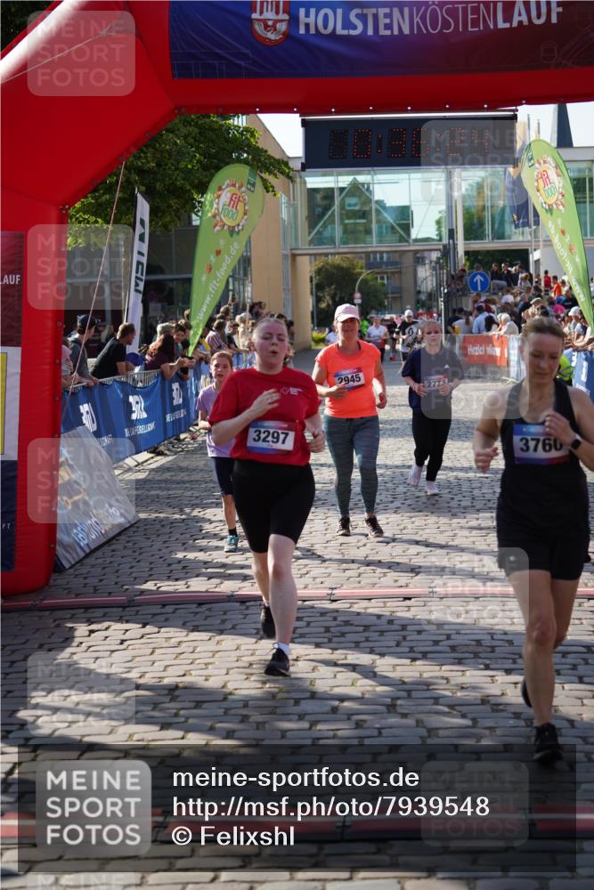 13.06.2025 - Holstenköstenlauf Felixshl http://msf.ph/oto/7939548 13.06.2025 18:06:25 Laufen 2943, 2945, 3297, 3760 meine-sportfotos.de