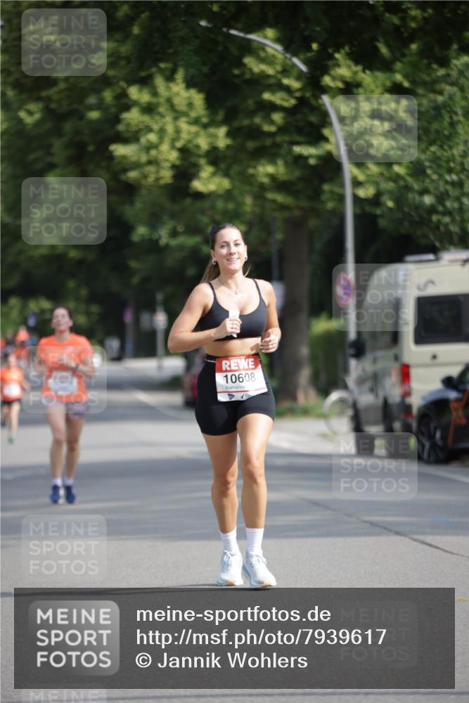 15.06.2025 - REWE Women's Run Jannik Wohlers http://msf.ph/oto/7939617 15.06.2025 08:44:54 Laufen 10608 meine-sportfotos.de
