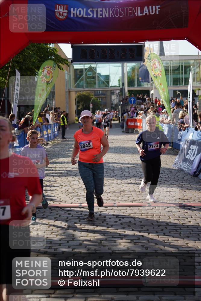 13.06.2025 - Holstenköstenlauf Felixshl http://msf.ph/oto/7939622 13.06.2025 18:06:26 Laufen 2405, 2943, 2945, 3297, 3760 meine-sportfotos.de