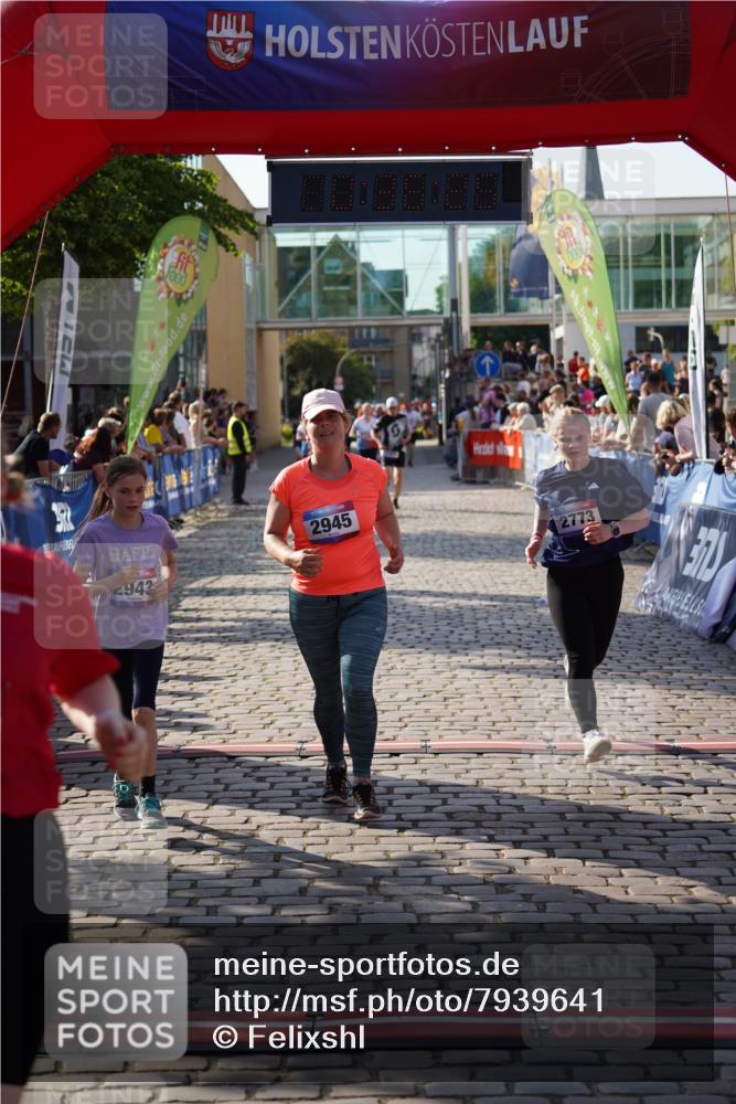 13.06.2025 - Holstenköstenlauf Felixshl http://msf.ph/oto/7939641 13.06.2025 18:06:26 Laufen 2405, 2943, 2945, 3297, 3760 meine-sportfotos.de
