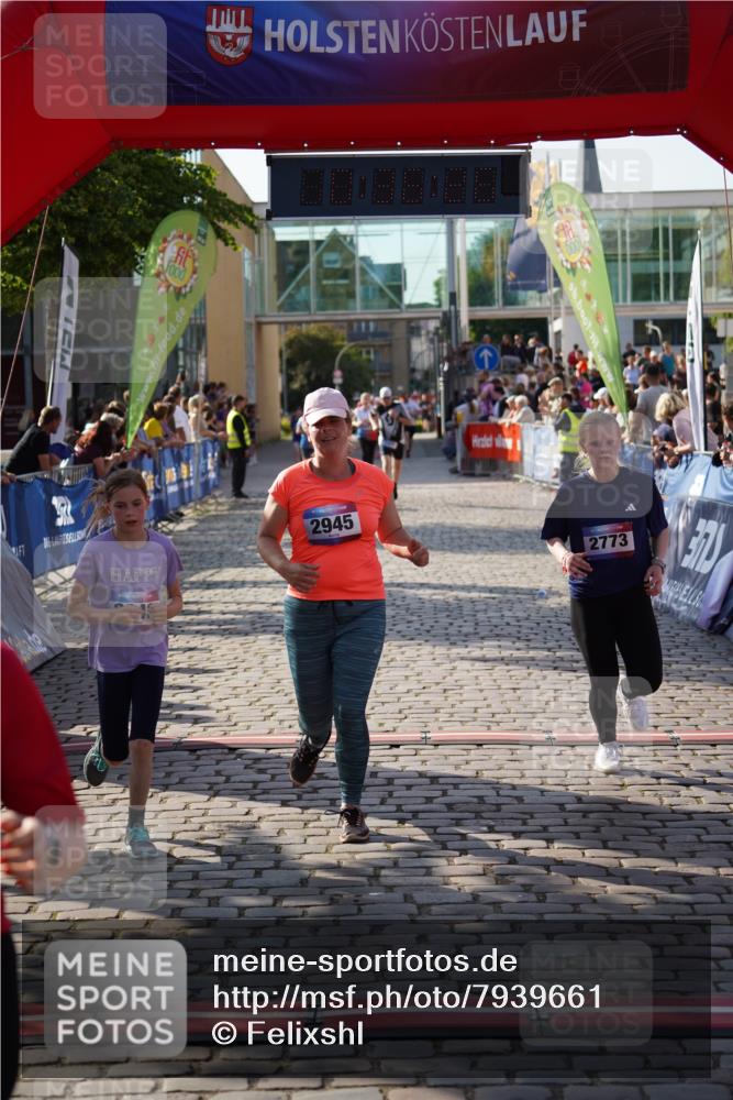 13.06.2025 - Holstenköstenlauf Felixshl http://msf.ph/oto/7939661 13.06.2025 18:06:27 Laufen 2405, 2943, 2945, 3297, 3760 meine-sportfotos.de