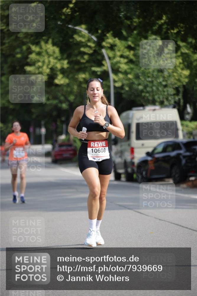 15.06.2025 - REWE Women's Run Jannik Wohlers http://msf.ph/oto/7939669 15.06.2025 08:44:55 Laufen 10608 meine-sportfotos.de