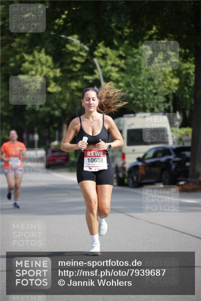 15.06.2025 - REWE Women's Run Jannik Wohlers http://msf.ph/oto/7939687 15.06.2025 08:44:55 Laufen 10608 meine-sportfotos.de