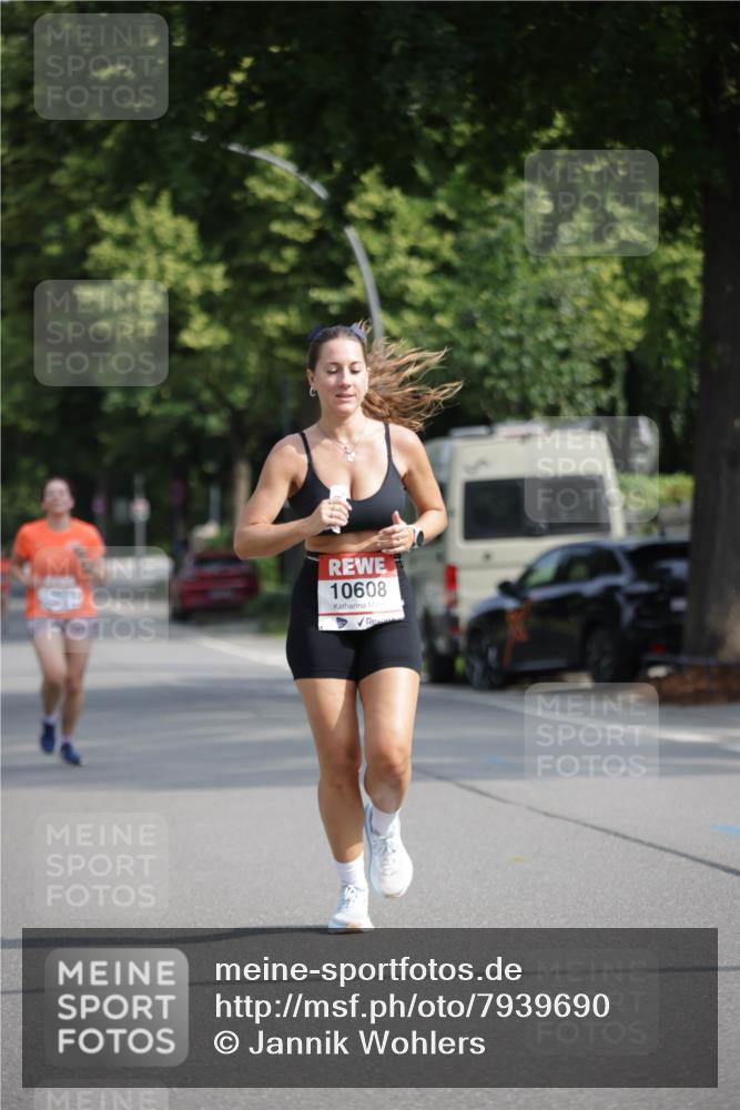 15.06.2025 - REWE Women's Run Jannik Wohlers http://msf.ph/oto/7939690 15.06.2025 08:44:56 Laufen 10608 meine-sportfotos.de