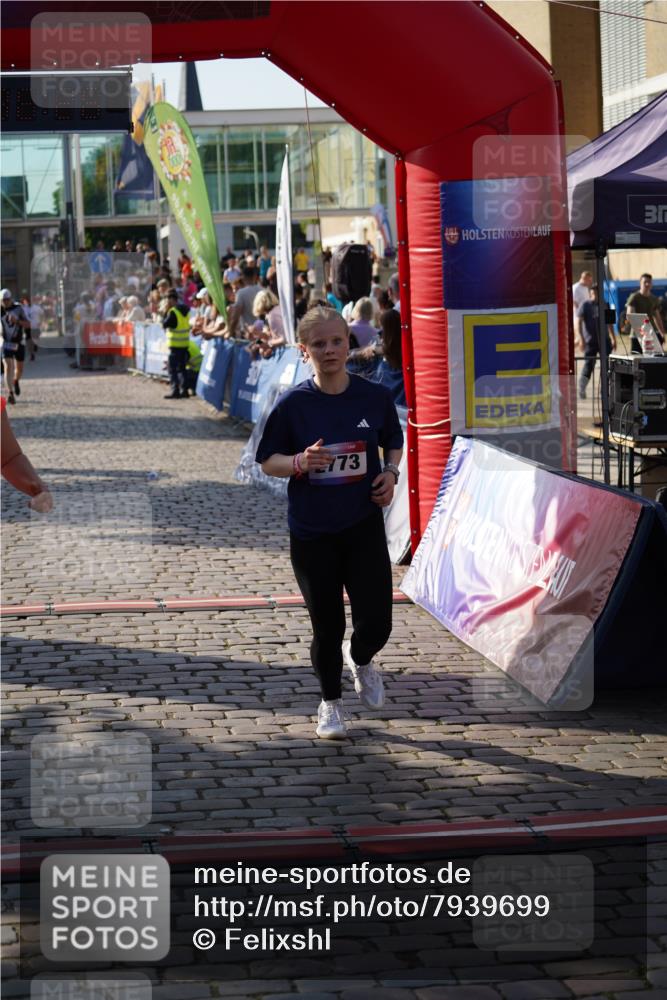 13.06.2025 - Holstenköstenlauf Felixshl http://msf.ph/oto/7939699 13.06.2025 18:06:27 Laufen 2405, 2943, 2945, 3297, 3760 meine-sportfotos.de
